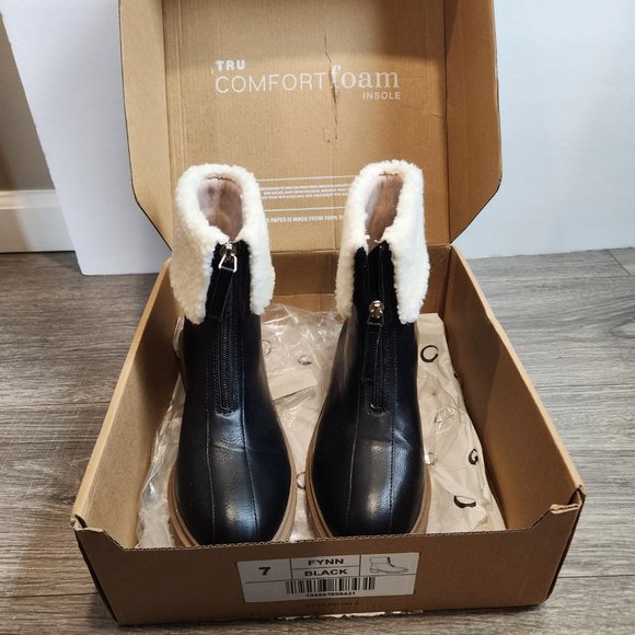 Journee Collection Fynn Tru Comfort Zip Women's Ankle Boots Soft sherpa trim-New - Picture 9 of 9